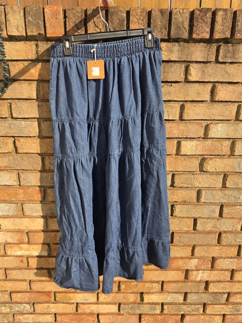 New Women's Boutique Blu Pepper Blue Jean Denim Midi Skirt, RV $55 size Large